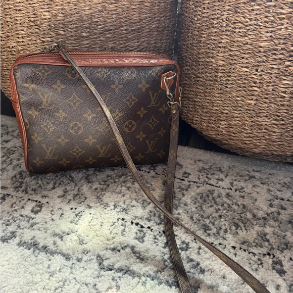 Louis Vuitton Handbags - Louis Vuitton Monogram Crossbody in Brown and Tan
